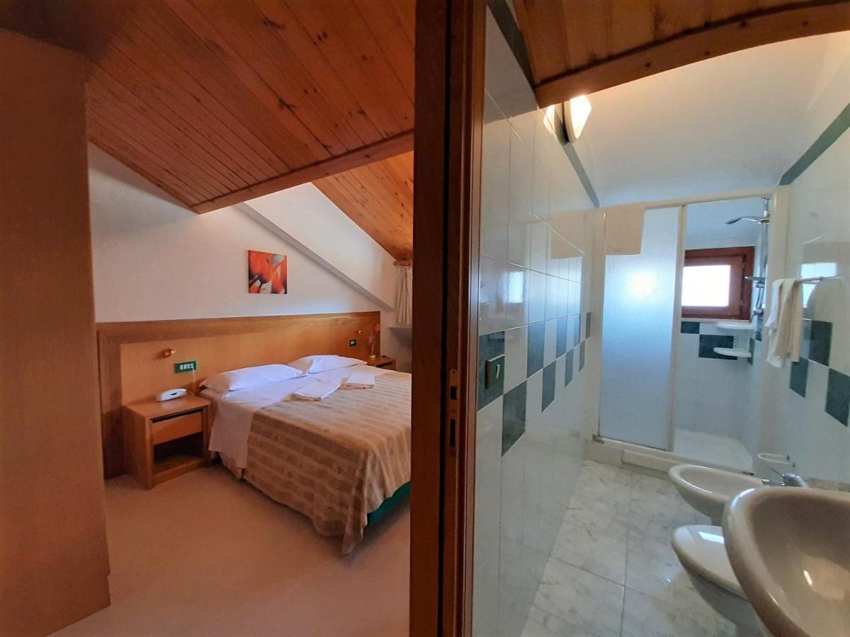 Hotel Orso Bianco ペスカッセーロリ エクステリア 写真