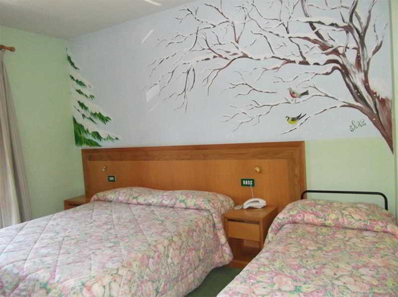 Hotel Orso Bianco ペスカッセーロリ エクステリア 写真