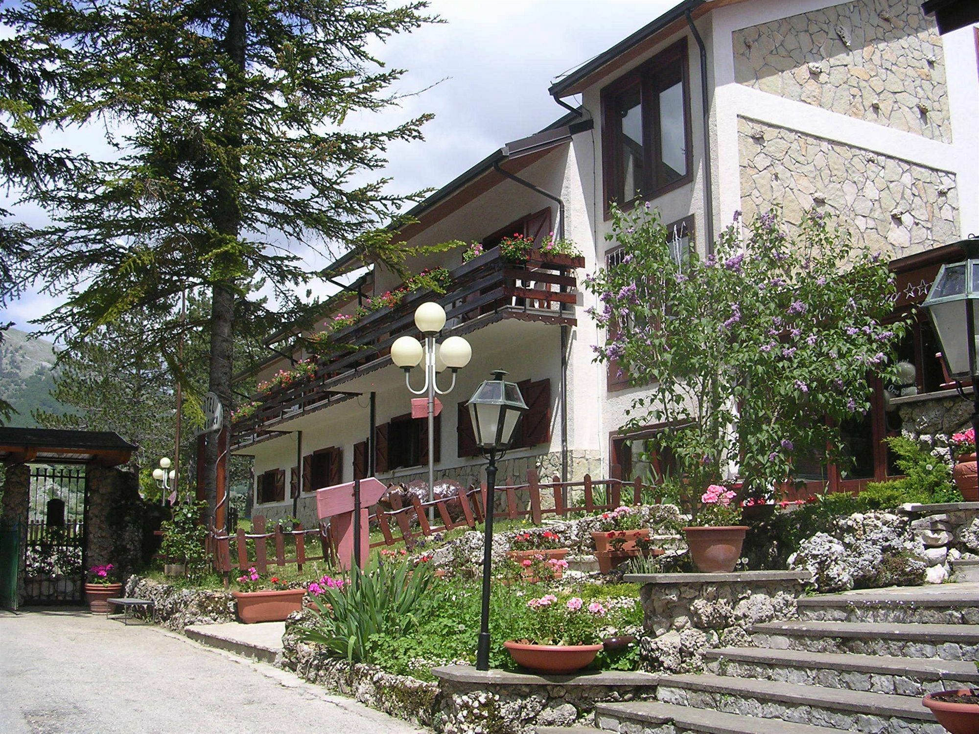 Hotel Orso Bianco ペスカッセーロリ エクステリア 写真